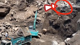 Sand miningA large pile of rocks collapsed and almost fell on the excavator [upl. by Lombardy]