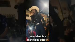 Menina da Bota faz música para os críticos [upl. by Ielak]