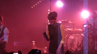 Superbus  Apprends Moi Live  Transbordeur 18112012 [upl. by Chiarra]