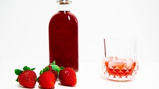 Cómo hacer LICOR DE FRESA CASERO RECETA FÁCIL STRAWBERRY LIQUEUR [upl. by Neroc]