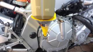 Oil change CBR600F2 92 [upl. by Preston]