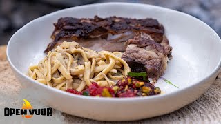 Pasta alla chitarra met bietensalade en ribbetjes  Open Vuur [upl. by Ajram]