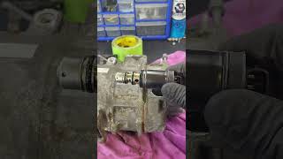 How the ac compressor works automechanic automobile howstuffworks cars [upl. by Celinka]