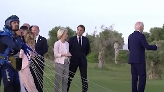 Biden wirkt orientierungslos beim G7Gipfel  USPräsident geht erneut viral  ntv [upl. by Giacinta688]