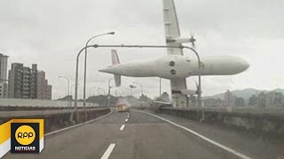 Avión se estrella en centro de Taipei│RPP [upl. by Erdnoed100]