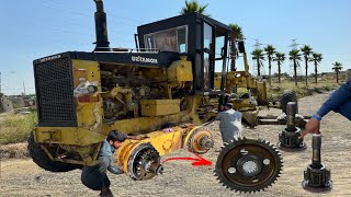 The shaft and gear inside the caterpillar wheel tandem is broken in the desert [upl. by Kantos]