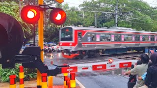 Alarm Langka  Perlintasan Kereta Api KRL  Palang WANTECH Terbaru [upl. by Reynard]