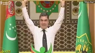 Turkmenistans president lifts golden weight bar in front of his applauding cabinet [upl. by Anama]