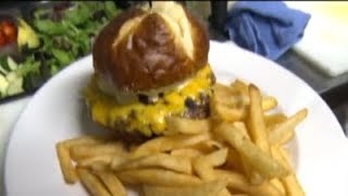 Chicagos Best Burger The Grafton Pub amp Grill [upl. by Winters469]