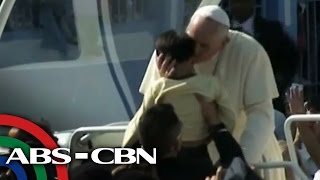 For the last time in PH Pope kisses kids [upl. by Ecirtram]