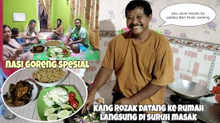 Kedatangan Chef andalan Kang Rozak buatkan nasi goreng untuk keluarga kami Mbak iti vlog [upl. by Nauwaj]