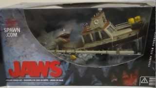 147 Video Review of McFarlane Movie Maniac Jaws Boxed Set DVD and BlueRay [upl. by Perni543]