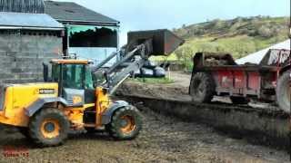 Loading Muck with JCB 416  in the Snow [upl. by Arihsan]