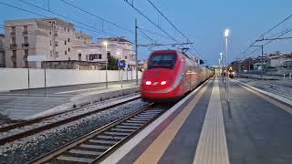 Frecciarossa 9805 strombazzante e partenza regionale veloce 4340 [upl. by Ajar]