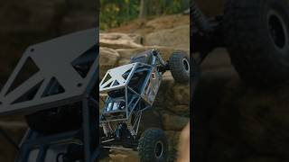 H10 taking a bite 🦀 h10optic vanquishproducts rockcrawling rccrawler [upl. by Aretse]