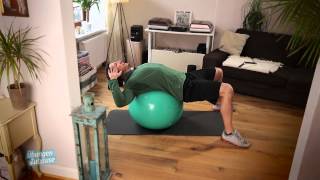 Bauchtraining Crunches auf dem Pezziball  der Weg zum Sixpack [upl. by Annaet160]