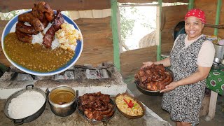 Comida Dominicana del Campo Carne Saladas Loganiza y Lentejas [upl. by Ttessil]