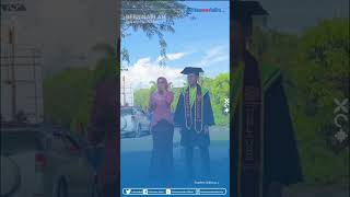 Momen Haru Seorang Anak Pakaikan Toga ke Ayahnya usai Raih Gelar Cumlaude saat Wisuda [upl. by Micki]