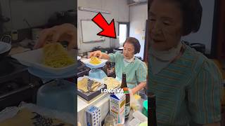 El RAMEN de la Chef Más Longeva de Japón con 101 Años 👵🍜 shorts [upl. by Navnod]