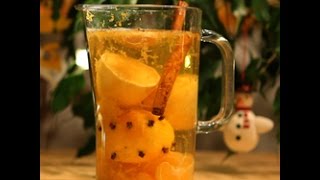 Come fare il vino caldo speziato  videoricetta  vin brulè per Natale [upl. by Ahcire806]