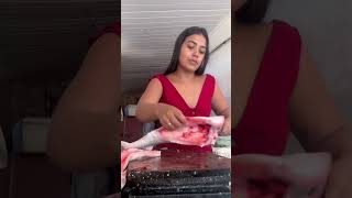 Cortando uma dourada pra fritar veja como é fácil e rápido peixaria fish [upl. by Rimola891]