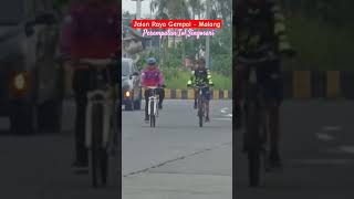 Gowes ke Malang perempatan tol Singosari owason [upl. by Anees346]