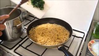 Spaghetti con la bottarga [upl. by Anoblav]