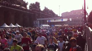 MARATONA DI ROMA 2012  PARTENZA AL COLOSSEO [upl. by Libove715]