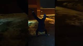 Bboy Capcom handstand à côté du fairview Pointe Claire 2017 [upl. by Roobbie]