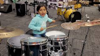 Tocando Bateria en Guitar Center El Paso Texas [upl. by Ellahcim]