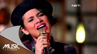 Andien  Feel Good Inc  Gorillaz Cover Exclusive Youtube Live at Music Everywhere [upl. by Sorel]