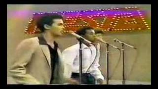 Alex Bueno canta quotTengo Miedoquot 1983 [upl. by Ravo]