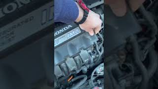 Honda insight spark plug changing Tändstift byte LIKE and SUBSCRIBE PLEASE [upl. by Kcirtapnaes]