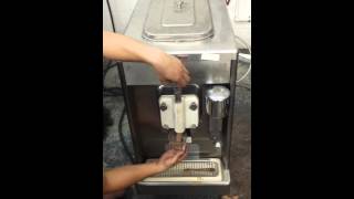 Taylor milkshake shake machine 490 Serial K7054461 wwwslicesconcessioncom [upl. by Fenn]