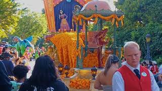 Desfile de Disneyland8 de junio2024 [upl. by Yelsna665]