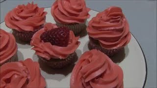 Como hacer Buttercream receta  Crema para decorar cupcakes [upl. by Biles]