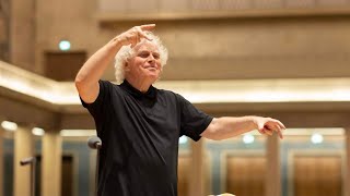 Sir Simon Rattle über die quotMatthäusPassionquot von JS Bach [upl. by Norbert]