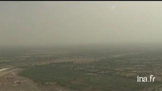 Inde  femmes au puits près de Pali au Rajasthan [upl. by Nnylrac]