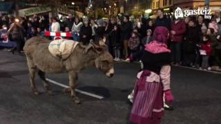 Desfile de Olentzero en VitoriaGasteiz 2016 [upl. by Rowell444]