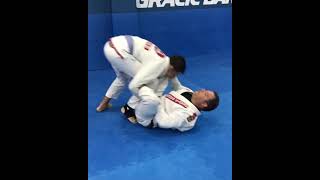 Raspagem da meia pro Armlock Sweep from half guard to armlock Shorts [upl. by Prissy]