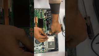 Replace the battery of Lenovo Laptop [upl. by Tonkin]