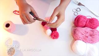 Tutorial Llavero con pompones [upl. by Boaten]