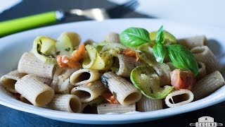 Pasta Integrale con Zucchine e Pomodori  Piatto leggero [upl. by Sille903]