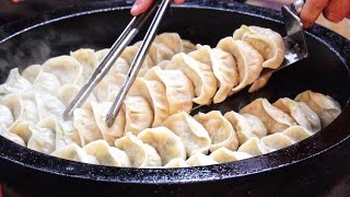 PanFried Bun And Fried Dumpling  上海生煎包、鍋貼臨江街排隊美食  Taiwanese Street Food [upl. by Premer]