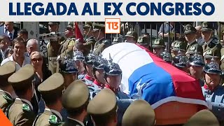 El momento de la llegada del cuerpo de Sebastián Piñera al ex Congreso Nacional [upl. by Anitsirt]