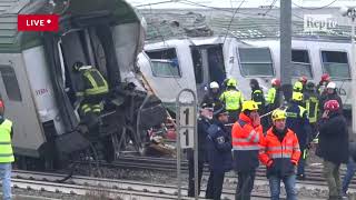 Milano le carrozze accartocciate del treno dopo il deragliamento [upl. by Aivon]