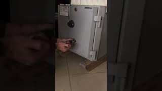 How to Open a safe [upl. by Nilde125]