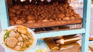 SUDAH DAPAT TETELAN CUMA 10 RB MANTAP BAKSO PAK YATNO ALUN ALUN GRESIK [upl. by Ashil]