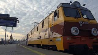 quotRodzynekquot czyli EP0946 na Warszawie Wschodniej rare locomotive EP0946 at Warsaw East station [upl. by Enoj]