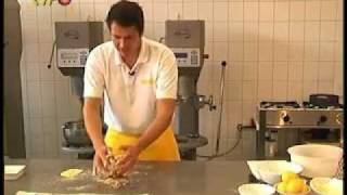 Zimtsterne backen mit Dominic Padeffke von der BäckereiKonditorei Padeffke aus Mössingen [upl. by Akiemehs275]